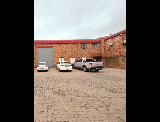 273M² WAREHOUSE FOR SALE IN KYA SANDS